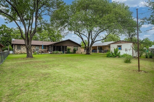 860 Helter St, La Grange, TX 78945 - view of yard