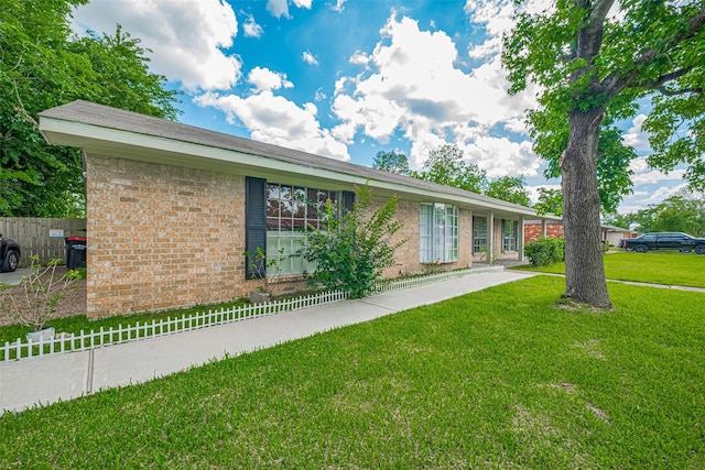101 Wildrose St, Baytown, TX 77520 - ranch-style house featuring brick siding