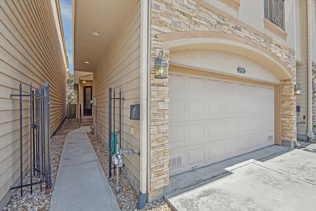 5708 Petty St Unit B, Houston, TX 77007 - garage featuring driveway