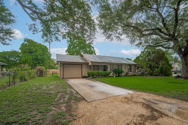 513 Frankie St, Wharton, TX 77488 - single story home with driveway and an attached garage