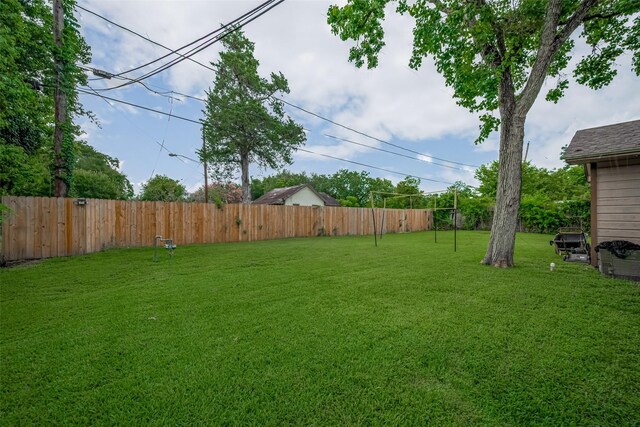 513 Frankie St, Wharton, TX 77488 - view of yard