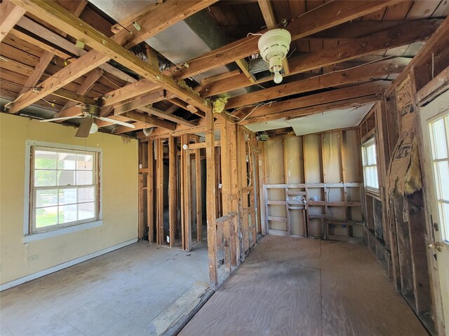 506 S Iowa St, La Porte, TX 77571 - miscellaneous room with a ceiling fan