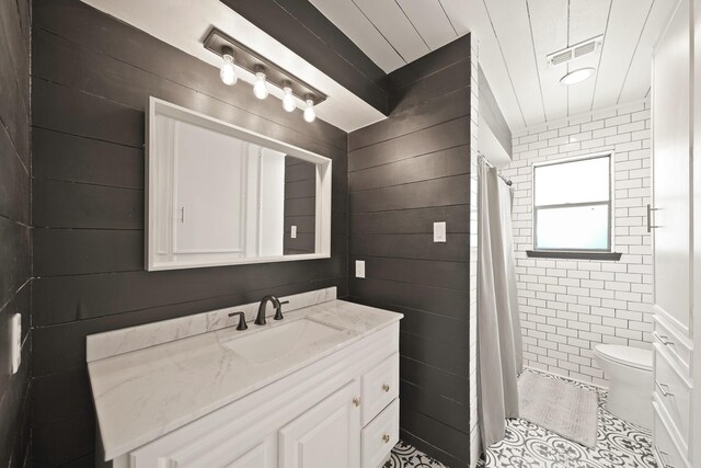 15722 Falmouth Dr, Houston, TX 77059 - bathroom featuring vanity, curtained shower, and tile patterned flooring