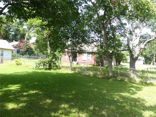 408 N Meyer St, Sealy, TX 77474 - view of yard