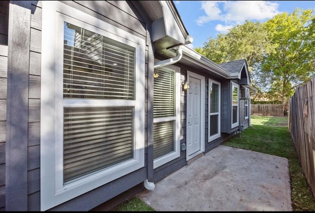 5622 Lycomb Dr, Houston, TX 77053 - doorway to property with a patio
