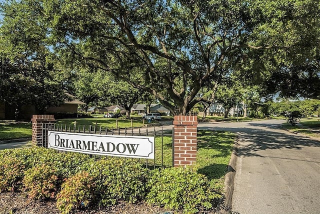 7539 Highmeadow, Houston, TX 77063 - community / neighborhood sign with a yard