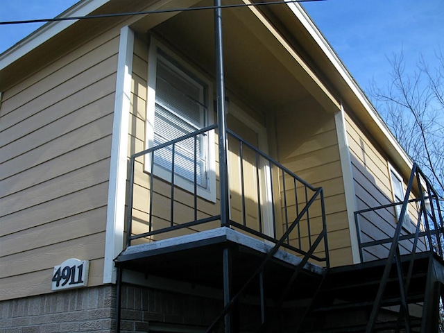 4911 Delano St, Houston, TX 77004 - view of side of home