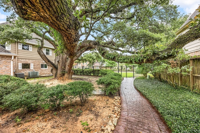 15726 Walkwood Dr, Houston, TX 77079 - photo 28