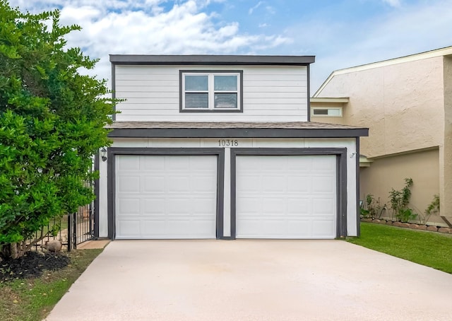 10318 Rockcrest Dr, Houston, TX 77041 - garage featuring driveway