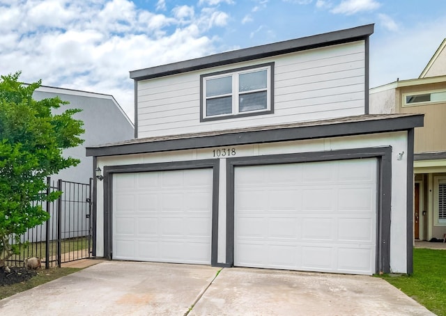 10318 Rockcrest Dr, Houston, TX 77041 - garage with concrete driveway