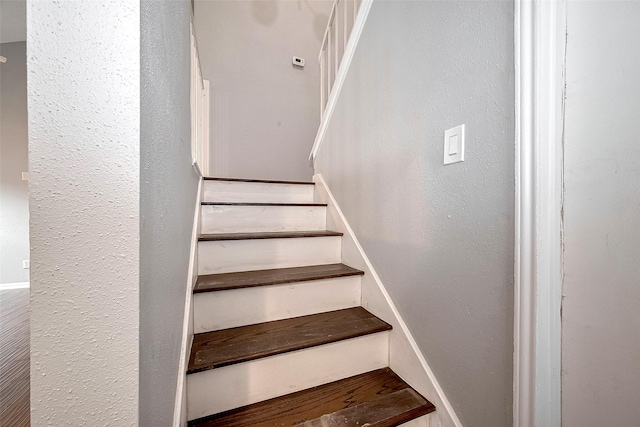 10318 Rockcrest Dr, Houston, TX 77041 - view of stairway