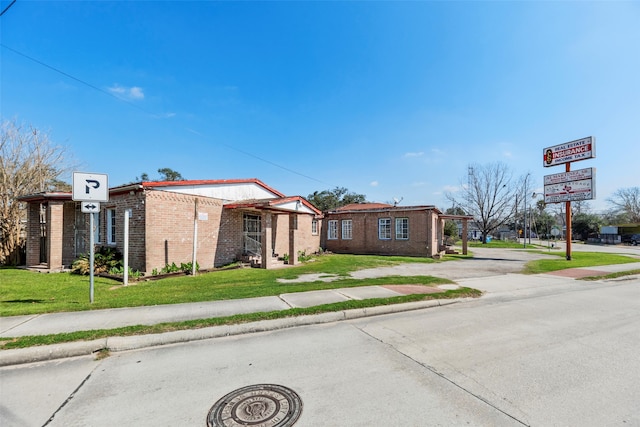 4110 N Main St, Houston, TX 77009 - view of front of property featuring brick siding and a front yard