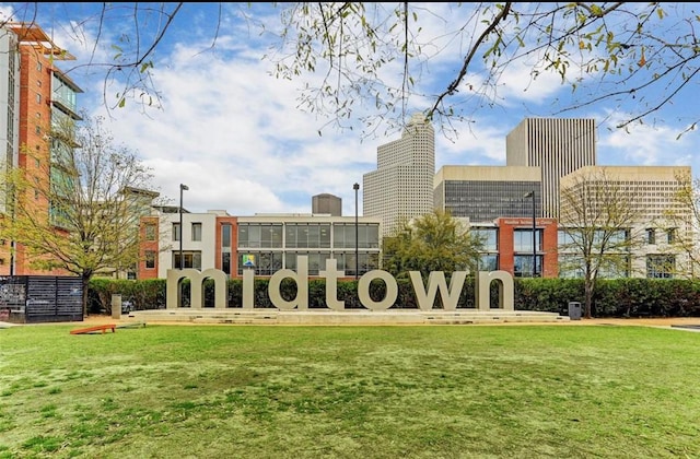 2000 Bagby St Unit 9420, Houston, TX 77002 - view of property's community featuring a lawn