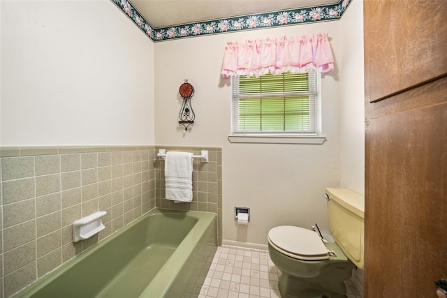 91 E Post Oak Ln, Shepherd, TX 77371 - bathroom with a garden tub and tile patterned floors