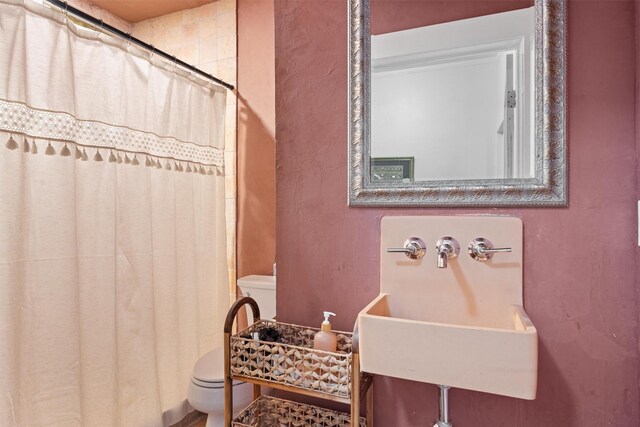 501 Branch St, Taylor, TX 76574 - full bath with a shower with curtain and a textured wall