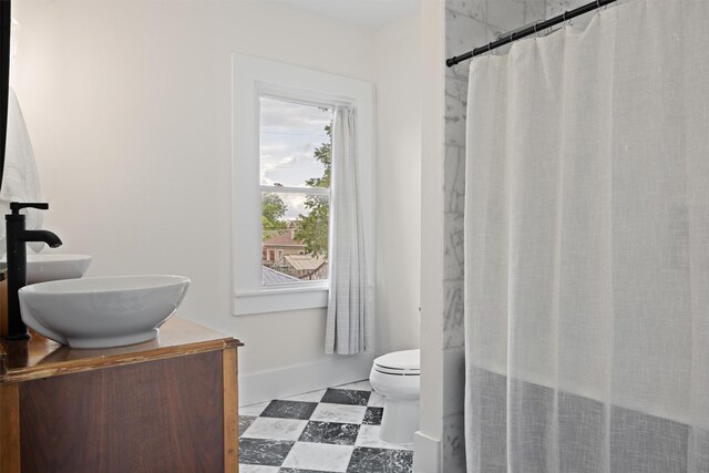 501 Branch St, Taylor, TX 76574 - bathroom with double vanity and a shower with curtain