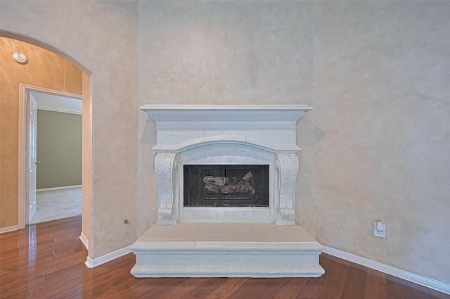 14610 Sandler Ct, Cypress, TX 77429 - detailed view of wood finished floors, arched walkways, a fireplace with raised hearth, and a smoke detector