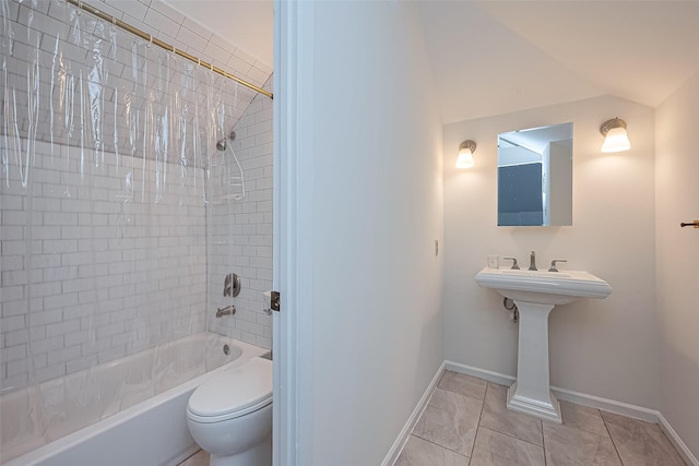 501 Gale St, Houston, TX 77009 - full bath featuring shower / bath combination and lofted ceiling