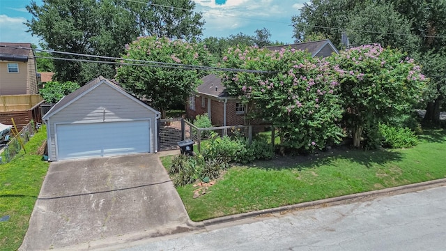 501 Gale St, Houston, TX 77009 - view of front of home featuring a garage