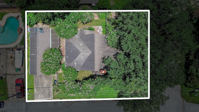 501 Gale St, Houston, TX 77009 - aerial overview of property's location with property parcel outlined and a pool