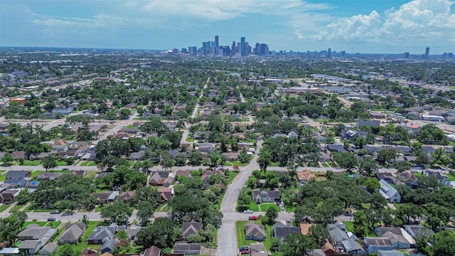 501 Gale St, Houston, TX 77009 - aerial view of property and surrounding area featuring skyline