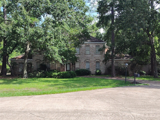 11622 Chartwell Ct, Bunker Hill Village, TX 77024 - view of front facade featuring a front lawn and brick siding