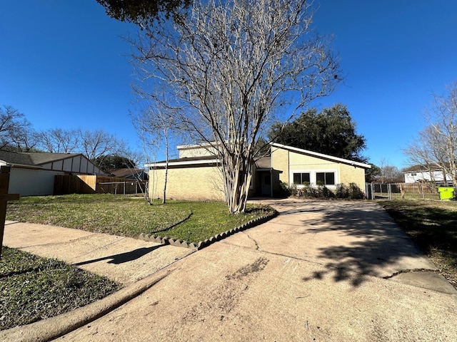 1606 Stone Lake Dr, Missouri City, TX 77489 - photo 1