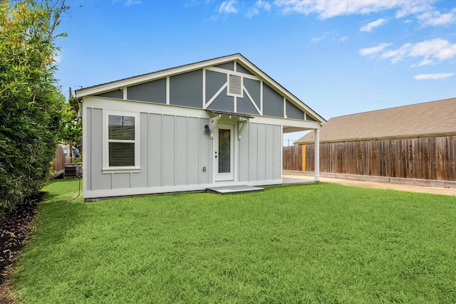 5001 Farmer St, Houston, TX 77020 - back of house with board and batten siding