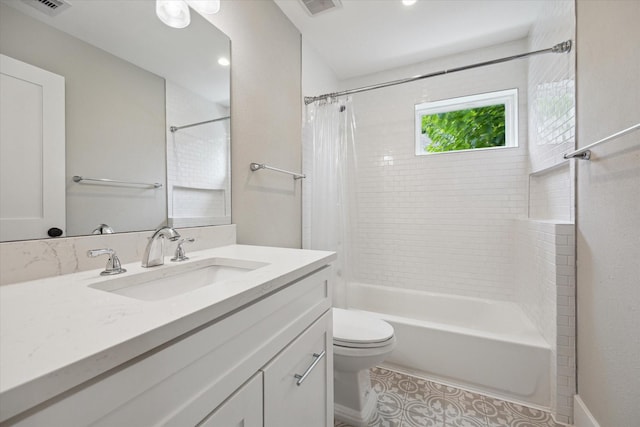 5001 Farmer St, Houston, TX 77020 - bathroom with vanity, shower / tub combo with curtain, and tile patterned flooring