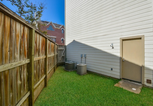9703 Riddlewood Ln, Houston, TX 77025 - view of yard