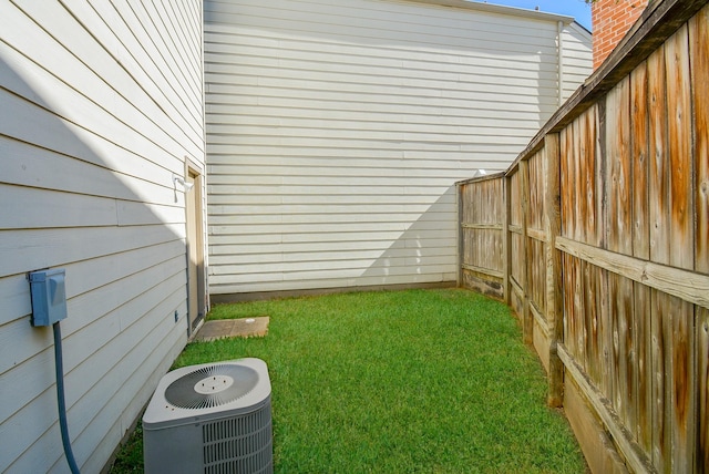 9703 Riddlewood Ln, Houston, TX 77025 - view of grassy yard