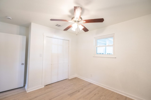 1025 Hathaway Ln, Marque, TX 77568 - unfurnished bedroom featuring light wood-style flooring, a closet, and ceiling fan