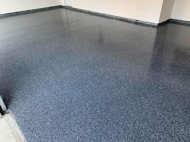 20503 Montecrest Cir, Spring, TX 77379 - detailed view of speckled floor and baseboards
