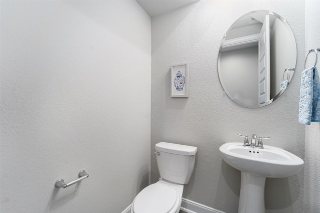 4101 Split Ivy Dr, Houston, TX 77080 - half bath featuring toilet