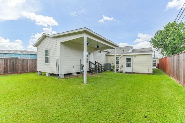 10329 Fairfax St, Houston, TX 77029 - rear view of property featuring a ceiling fan and a fenced backyard