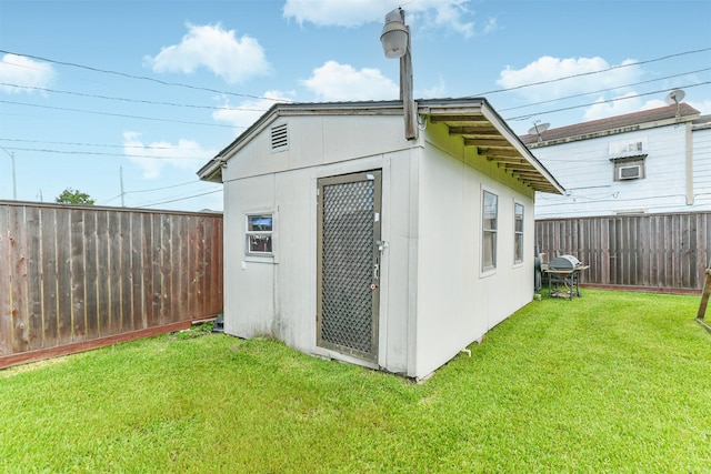 10329 Fairfax St, Houston, TX 77029 - view of outdoor structure featuring a fenced backyard