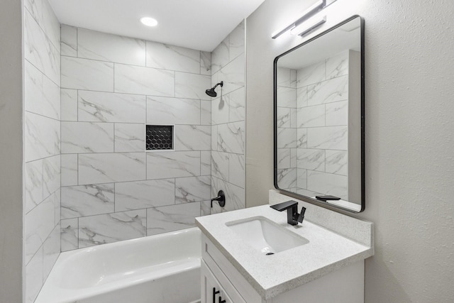 1000 W Thomas Ave, Pasadena, TX 77506 - full bath featuring vanity and shower / bathtub combination