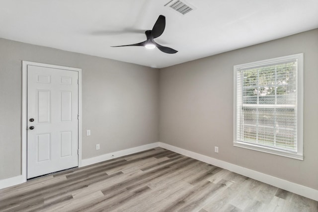 1000 W Thomas Ave, Pasadena, TX 77506 - unfurnished room featuring a ceiling fan and light wood-style flooring