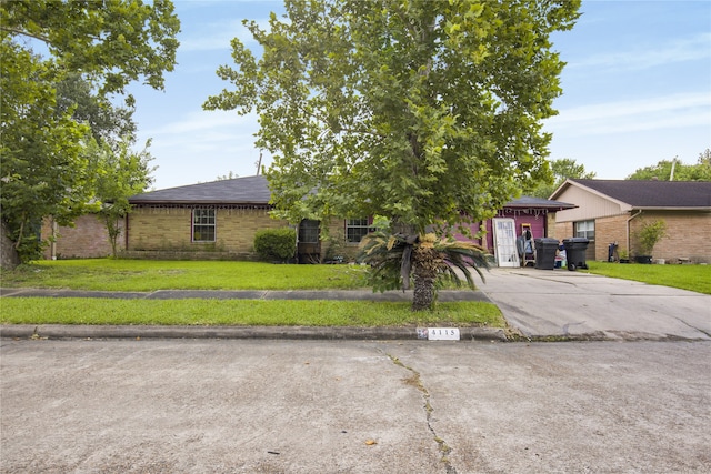 4115 Trail Lake Dr, Houston, TX 77045 - view of front facade featuring driveway, a front lawn, and brick siding