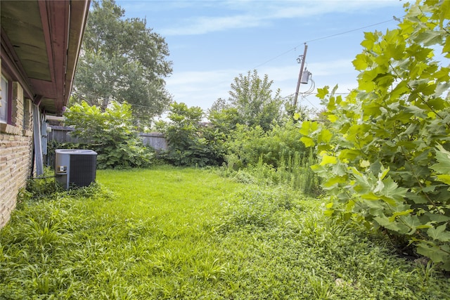 4115 Trail Lake Dr, Houston, TX 77045 - view of yard
