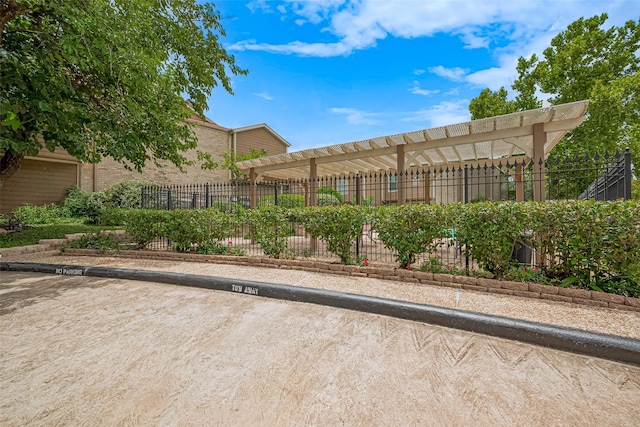 1860 White Oak Dr Unit 334, Houston, TX 77009 - view of yard