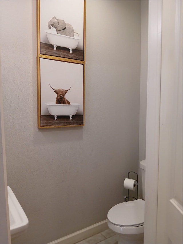 3333 Kilgore St, Houston, TX 77021 - bathroom with toilet and baseboards