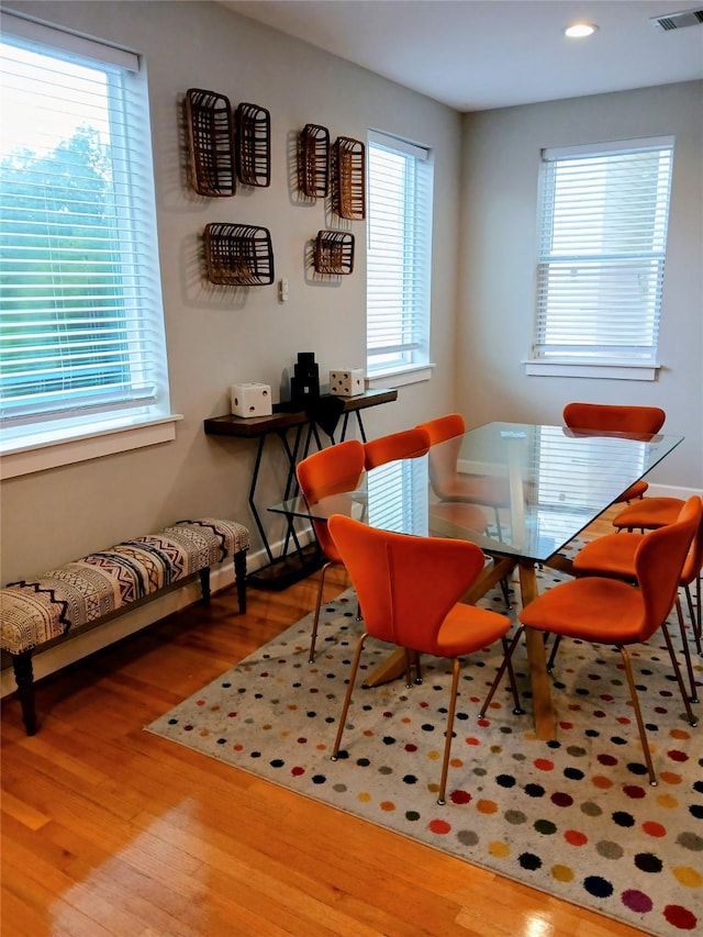 3333 Kilgore St, Houston, TX 77021 - dining space with wood finished floors and recessed lighting