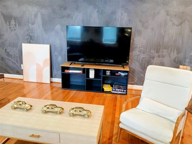 3333 Kilgore St, Houston, TX 77021 - living room featuring wood finished floors and baseboards