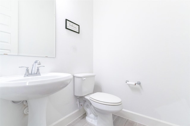 14811 Opossum Branch Ct, Cypress, TX 77433 - bathroom with baseboards and toilet