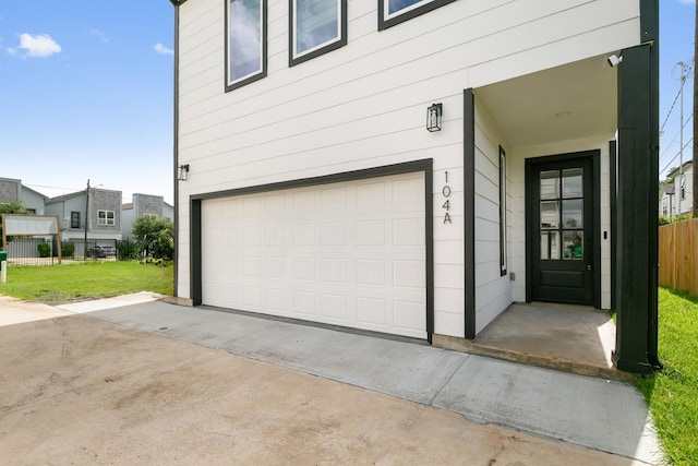 104 E 44th St Unit A, Houston, TX 77018 - garage featuring concrete driveway
