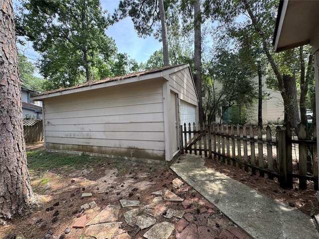 3 Ridgeline Ct, The Woodlands, TX 77381 - view of side of property featuring an outbuilding