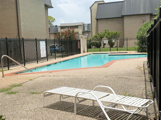 8415 Hearth Dr Unit 36, Houston, TX 77054 - community pool with a patio area