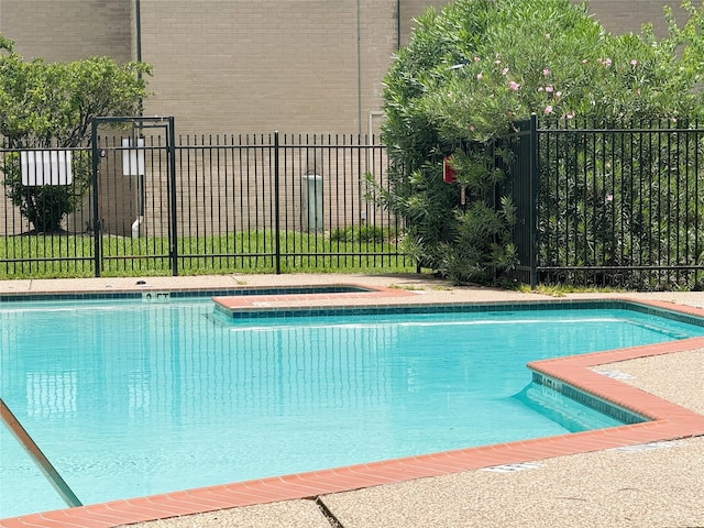 8415 Hearth Dr Unit 36, Houston, TX 77054 - view of swimming pool with a jacuzzi