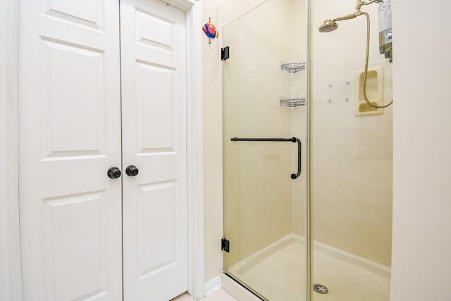 1006 Pointe Loma Dr, Sugar Land, TX 77479 - bathroom featuring a stall shower